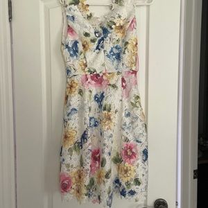 White floral dress. Size small.